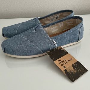NWT TOMS Women's Classic Blue Slub Chambray 8.5